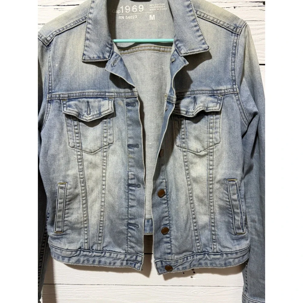 Gap Denim Jacket Womens Medium Light Wash 1969 Trucker Stretch Blue Excellent - Picture 3 of 4